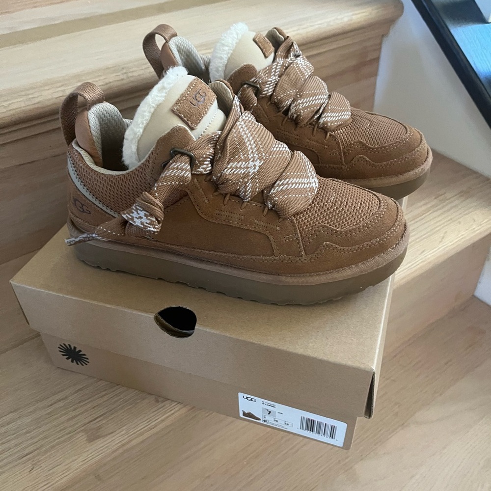 UGG Women’s Lowmel, size 7